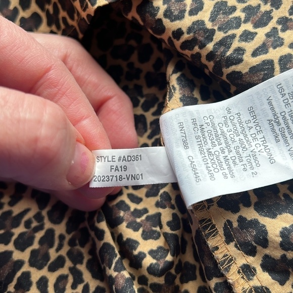 J Crew Women’s Animal Print Button Down Poplin Shirt in Signature Fit Size XL - Picture 8 of 10